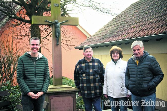 Die Spender der neuen Kirchenbeleuchtung: Andreas Heged&uuml;sch, Walter M&uuml;ller, Ulrike Jungels-Litzius und Bernd Bank (v.l.).&nbsp;Foto: privat