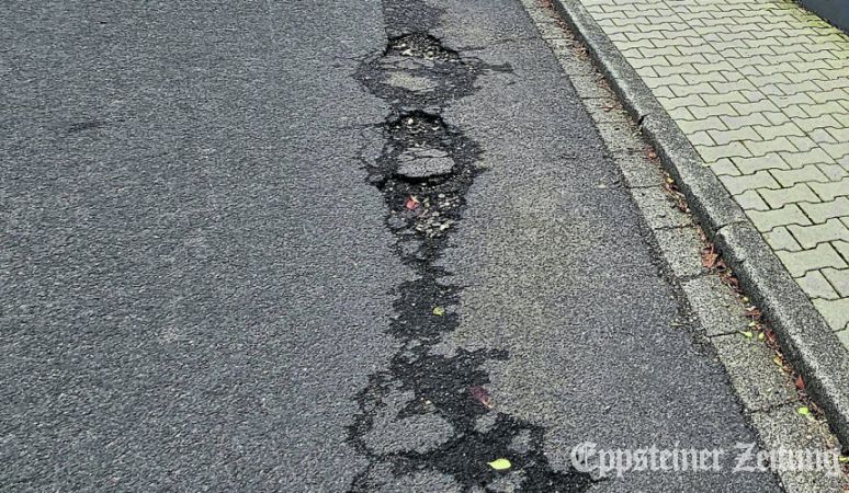 Solche Schlaglöcher und Schäden lässt die Stadt wie jedes Jahr beseitigen.
            Foto: Stadt Eppstein