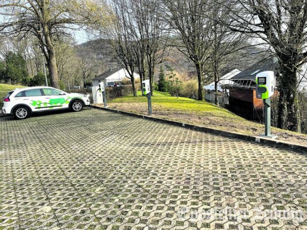 Neue öffentliche Ladestationen in der oberen Mendelssohnstraße in Eppstein.Foto: Süwag