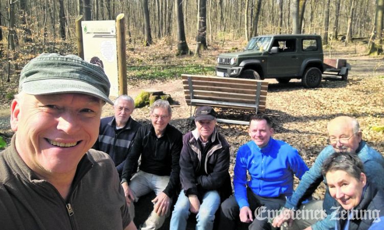 Die „Wichtel“ Bernd Pastowski, Rudolf Glaubez, Peter Keller, Peter Löbig, Björn Hiss, Peter Lange, Renate Oncale (v.l.) nach dem ersten Frühjahrseinsatz am Eulenpfad.Foto: privat