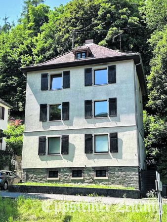 Das Wohnhaus in der Langenhainer Straße 1 soll verkauft werden.Foto: Stadt Eppstein