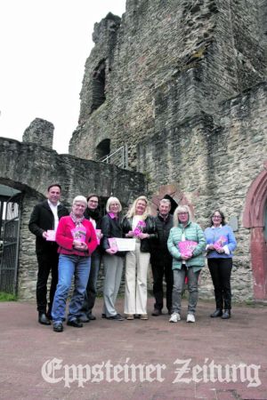 Fürs Sommerprogramm verantwortlich sind: Alexander Simon, Dorothea Lindenberg (Design), Susanne Völker (Kulturfonds), Andrea Sehr, Monika Rohde-Reith, Horst Winterer, Christine Baum und Juliane Rödl (v.li.). Foto: Beate Schuchard-Palmert