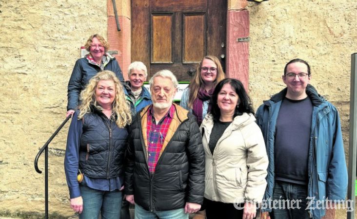 Wegen Urlaubs oder ausfallender öffentlicher Verkehrsmittel konnten nicht alle zum Treffen kommen. Auf dem Foto vorn von links: Monika Rohde-Reith, Ulrich Geffers, Alla Serhiieva, Christian Cvancar, dahinter von links: Martina Schuffenhauer-Ochs, Conny Staab und Maria Antonia Speck. Foto: Andrea Sehr