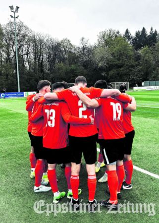 Die Spieler des TuS motivieren sich vor dem Spiel.Foto: privat