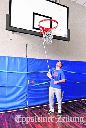 Die Basketballkörbe in der Burg-Schule sind jetzt höhenverstellbar.
            Foto: privat