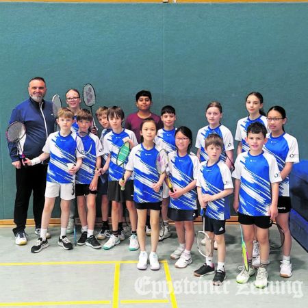 Die Turnier-Teilnehmer mit Trainer Maurizio Battaglia.
            Foto: privat