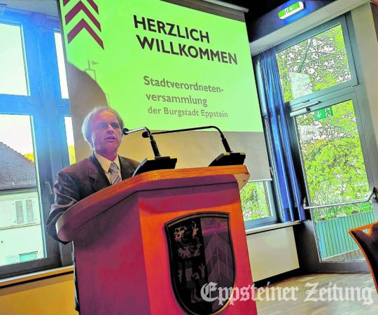 Christof Müller (CDU) eröffnete die erste Sitzung des neu gewählten Stadtparlaments.
            Foto: Stadt Eppstein