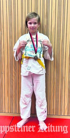 Livia Wagemann zeigt stolz ihre Bronze-Medaille.Foto: privat