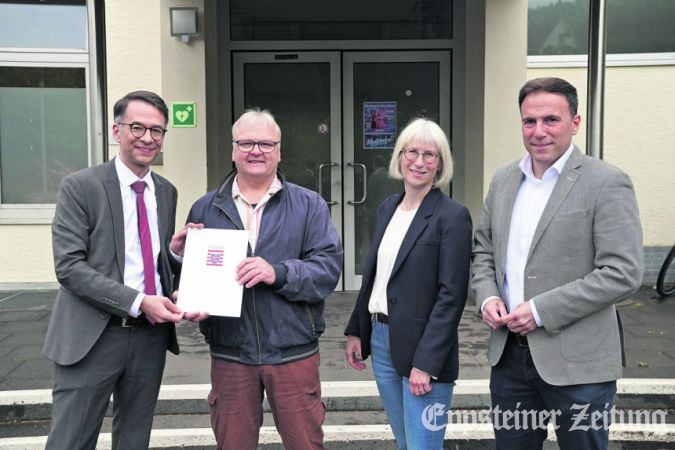 Christian Heinz und Bernd Weil mit Andrea Sehr und Alexander Simon (v.li.).Foto: Pressestelle Hessisches Justizministerium