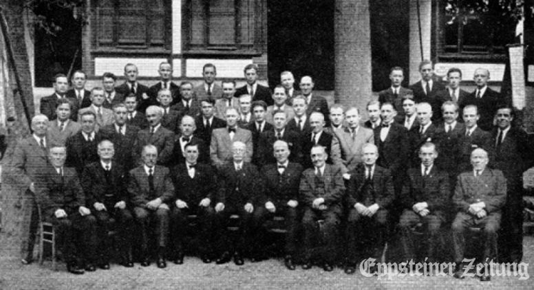 Der aktive Chor des Gesangvereins Sängerbund Vockenhausen beim 100. Jubiläum 1951.Repro/Foto: privat