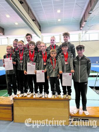 Erfolgreiche Trampoliner (vordere Reihe, v.l.): Alina Pech, Jana Honomichl (Eppstein), Moritz Döbbemann (Eppstein), Franziska Pauers, Ian Van, Noah Sögut, Yannik Schultheiß; hintere Reihe: Marlene Obermüller, Jonas Döbbemann (Eppstein), Jakob Andrä, Mia Döbbemann (Eppstein), Kilian Wolber.Foto: privat