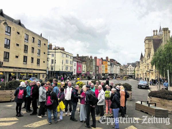 Die deutsch-französische Reisegruppe mit ihren britischen Gastgebern in Oxford.Foto: privat