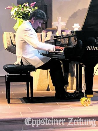 Christoph Soldan, Pianist und Rezitator, eröffnete das Klavierfest virtuos mit Schumanns „Papillons“.Foto: Julia Palmert