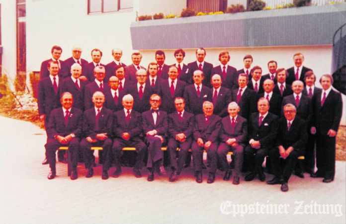 Der Männerchor des Gesangverein Sängerbund Vockenhausen im 125. Jubiläumsjahr 1976.
            Foto: privat