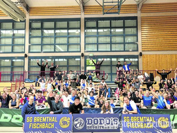 Volles Haus und begeisterte Tams bei den Taunus Open im Badminton.Foto: privat