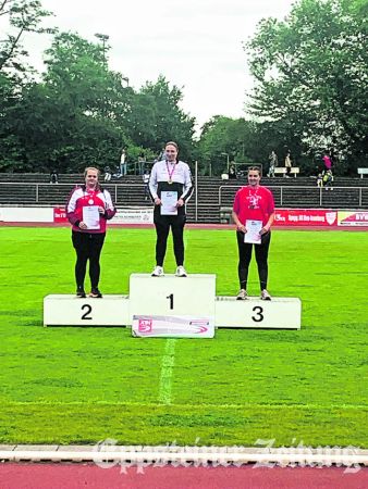 Maria Antonia Speck (l.) erreichte Platz 2 im Hammerwurf der W30.Foto: privat