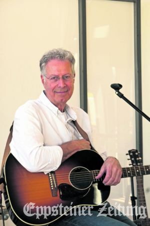 Der Musiker Helt Oncale gründete vor 30 Jahren in Eppstein sein Musikgewerbe. Foto: bpa