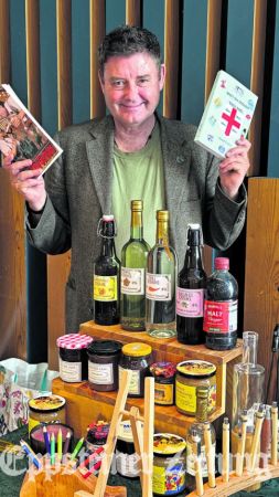 Europart-Schatzmeister David Cason an seinem Stand mit Selbstgemachtem.
Foto: Frauke Frerichs-Gundt