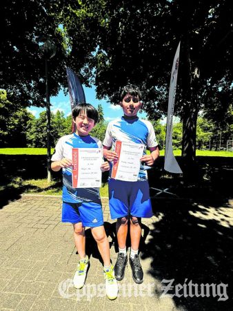 Hanjun Lee und Krishna Kamath mit ihren Urkunden.Foto: privat