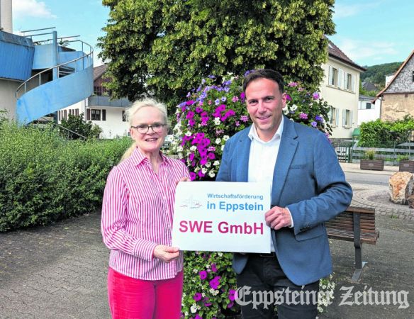 Sibylle Yaakov (Geschäftsführerin der Stadtentwicklungs- und Wirtschaftsförderungsgesellschaft Eppstein mbH (SWE) und Bürgermeister Alexander Simon Foto: Stadt Eppstein