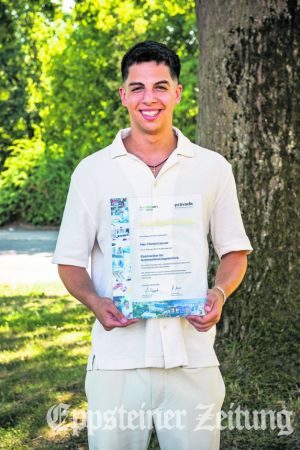 Florian Launer wird für besondere Leistungen in der Ausbildung ausgezeichnet
            Foto: privat
