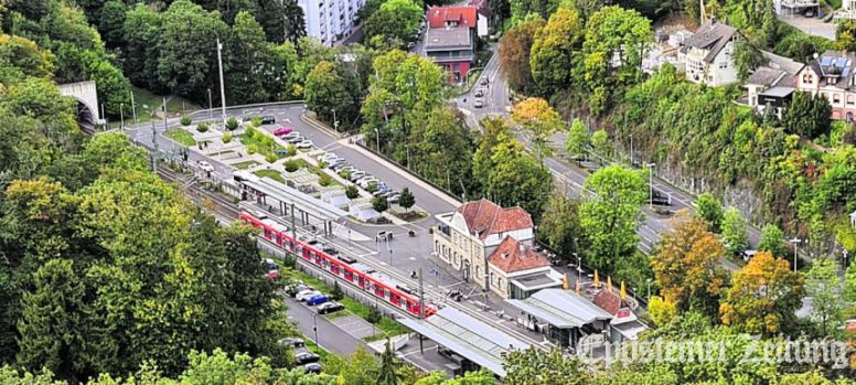 Blick auf den Stadtbahnhof Eppstein. Dort sollen zwei neue Ladepunkte für Elektrofahrzeuge entstehen.Foto: Stadt Eppstein.