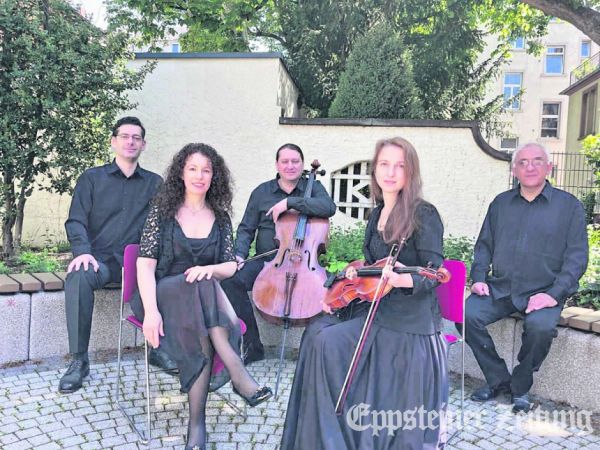 Das Franck Piano Quintett mit (v.l.) Igor Mishurisman (Violine), Anna Victoria Tyshayeva (Piano), Dmitrij Gornowskij (Cello), Anastasiya Mishurisman (Bratsche) und Michel Gershwin (Violine).Foto: Veranstalter