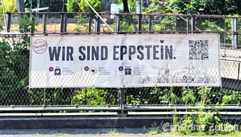 Die Initiative wirbt mit Bannern wie hier am Stadtbahnhof zum Einkauf im Ort.Foto: Stadt Eppstein