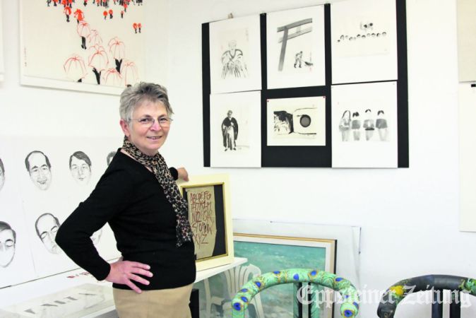 Rita Quack bei ihrer umfassenden Werkschau zur Schließung ihres Ateliers 2012.Foto: EZ-Archiv