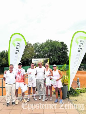 HTV-Schiedsrichter Christian, zweiter Sieger Maximilian Markov, erster Sieger Luca Junker, Hauptsponsor Frank Reber, Siegerin Lisa Schulz und Zweite Martina Markov (v.l.).Foto: privat