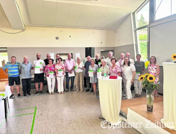 Die Liste der Geehrten beim 50. Jubiläum des ETC ist lang – die meisten kamen zum Festakt in der Dattenbachhalle.Foto: Sabrina Reulecke