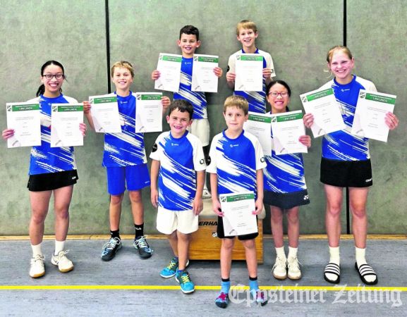 Eine stattliche Ausbeute an Urkunden brachte die Badminton-Jugend von drei Turnieren mit. Foto: privat