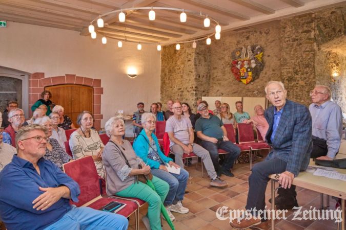 Auftakt zum 54. Burgfest war der Vortrag „Stadtwache Eppstein – Phantasie und Wirklichkeit“.Foto: Walter Adler