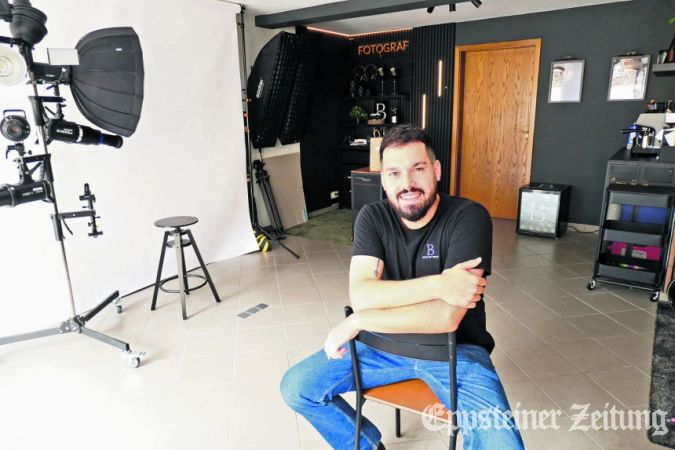 Fotograf Philip Bilz in seinem frisch eingerichteten Studio in der Burgstraße.Foto: Beate Schuchard-Palmert