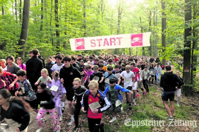 Nach dem Massenstart zum Sponsorenlauf trennte sich das Läuferfeld schnell in Einzelläufer, Lauf-Teams und Gruppen, die die Strecke eher gemütlich angingen, auf. Foto: bpa