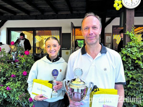Können stolz auf ihre sportliche Leistung sein: Sophie Brettschneider und Oliver Nothof freuen sich über den Gewinn der Clubmeisterschaft im EinzelFoto: privat