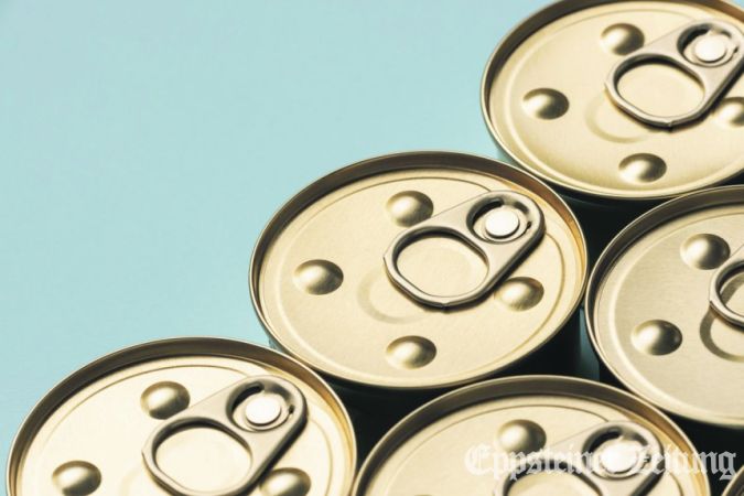 Mit Pfandboxen an Abfallbehältern können Einwegdosen fürs Recycling gesammelt wrden. Foto: magnific.com