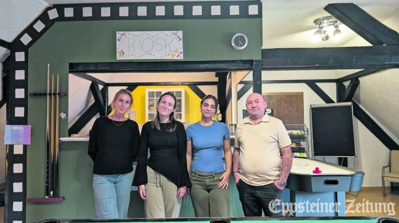 Linda Hauptmann, Amy Mahlow, Emilia Pflüger und Engin Kaldirim (v.l.) sind das neue Team der Eppsteiner Jugendarbeit.
            Foto: Stadt Eppstein