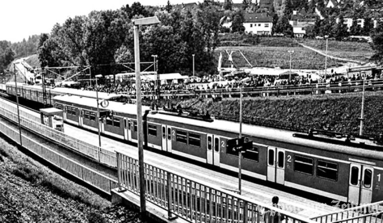 Einweihung der Bahnstation Bremthal am 14. Oktober 2001.
Foto: Heimat- und Geschichtsverein Bremthal