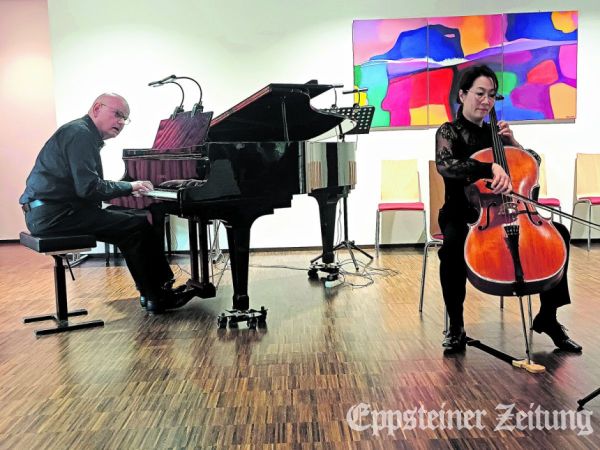 Klavierlehrer Winfried Turowski und Cellolehrerin Giyeon Hong-Nellen.Foto: Thomas Ungeheuer