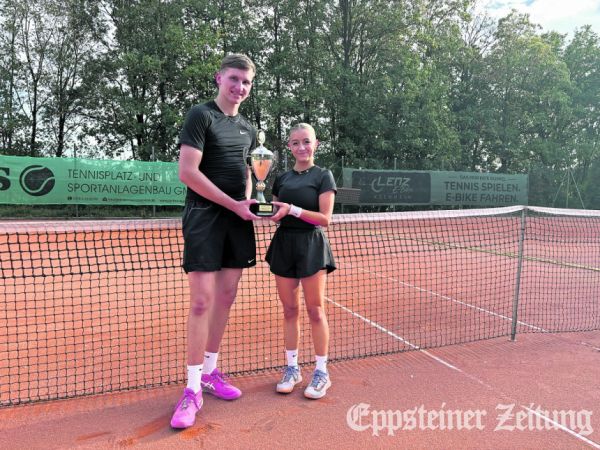 Sophie Brettschneider und Jan Pfeiffer freuen sich über den Gewinn der Mixed-Meisterschaft im TC 71 Bremthal.Foto: privat
