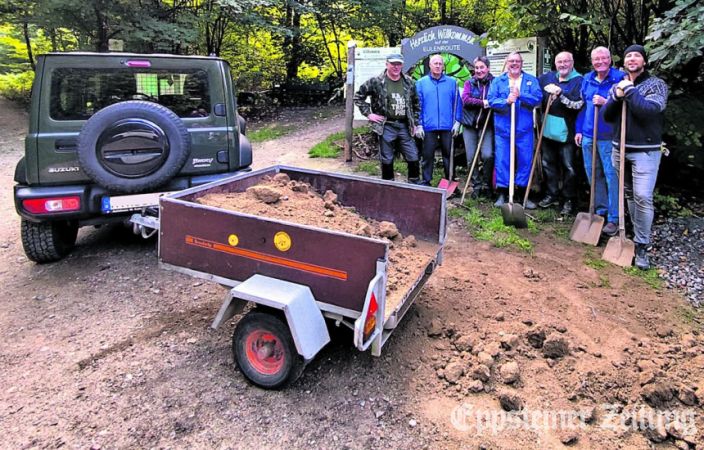 Der Helfertrupp aus Bremthal kümmerte sich um Wegebefestigung.
Foto: privat