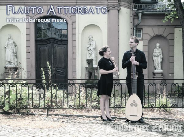 Das Duo Flauto Attiorbato spielt in der Talkirche.Foto: Christina Maechler